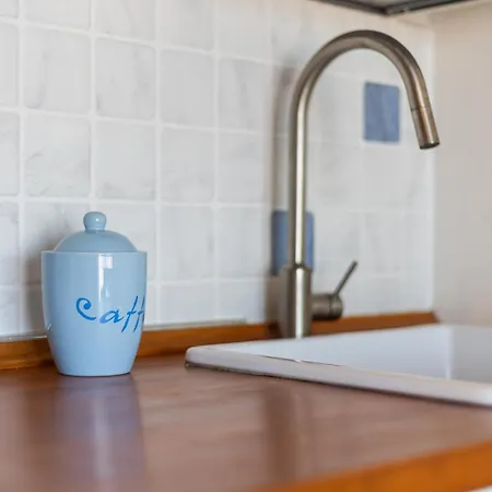 Domus De Iris Tra Mare E Storia