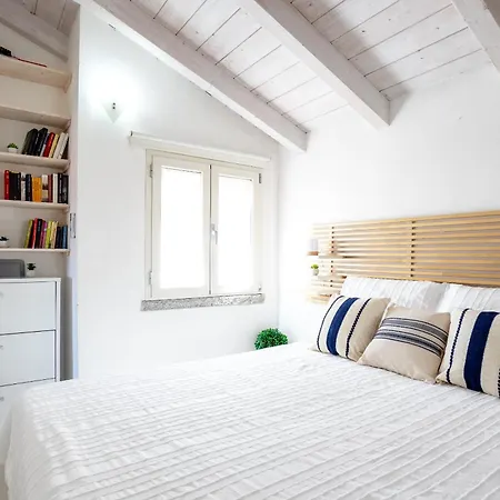 Domus De Iris Tra Mare E Storia