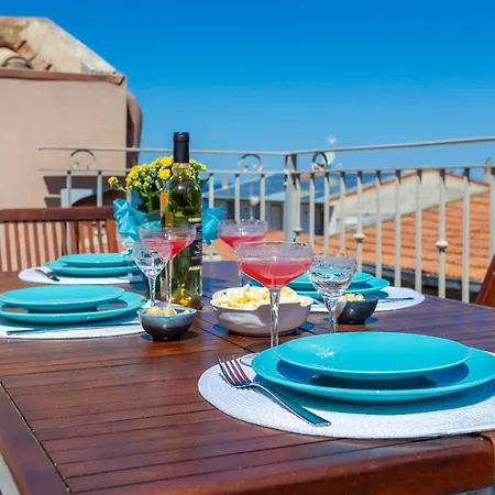 아파트 Domus De Iris Tra Mare E Storia