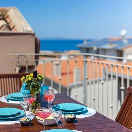 Domus De Iris Tra Mare E Storia Castelsardo