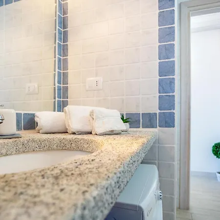 Domus De Iris Tra Mare E Storia