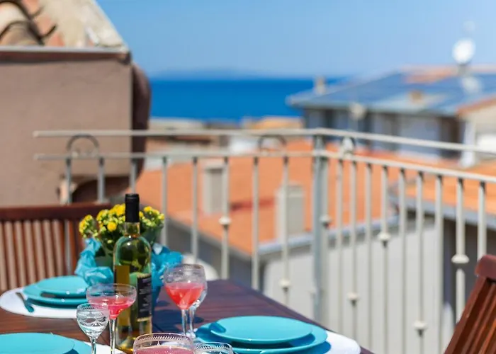 Domus De Iris Tra Mare E Storia Кастельсардо