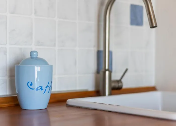 Domus De Iris Tra Mare E Storia