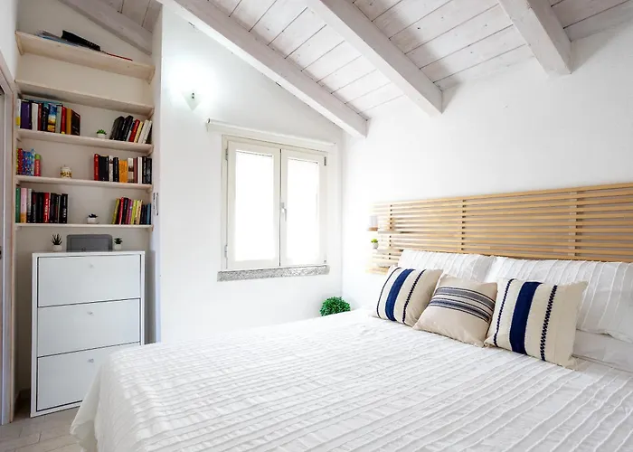 Domus De Iris Tra Mare E Storia